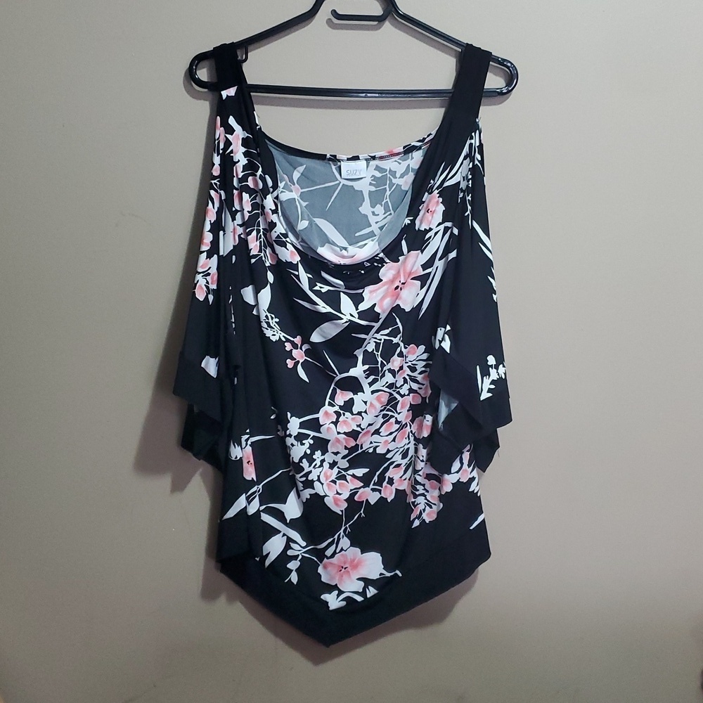 Suzy shier floral cold shoulder top size large